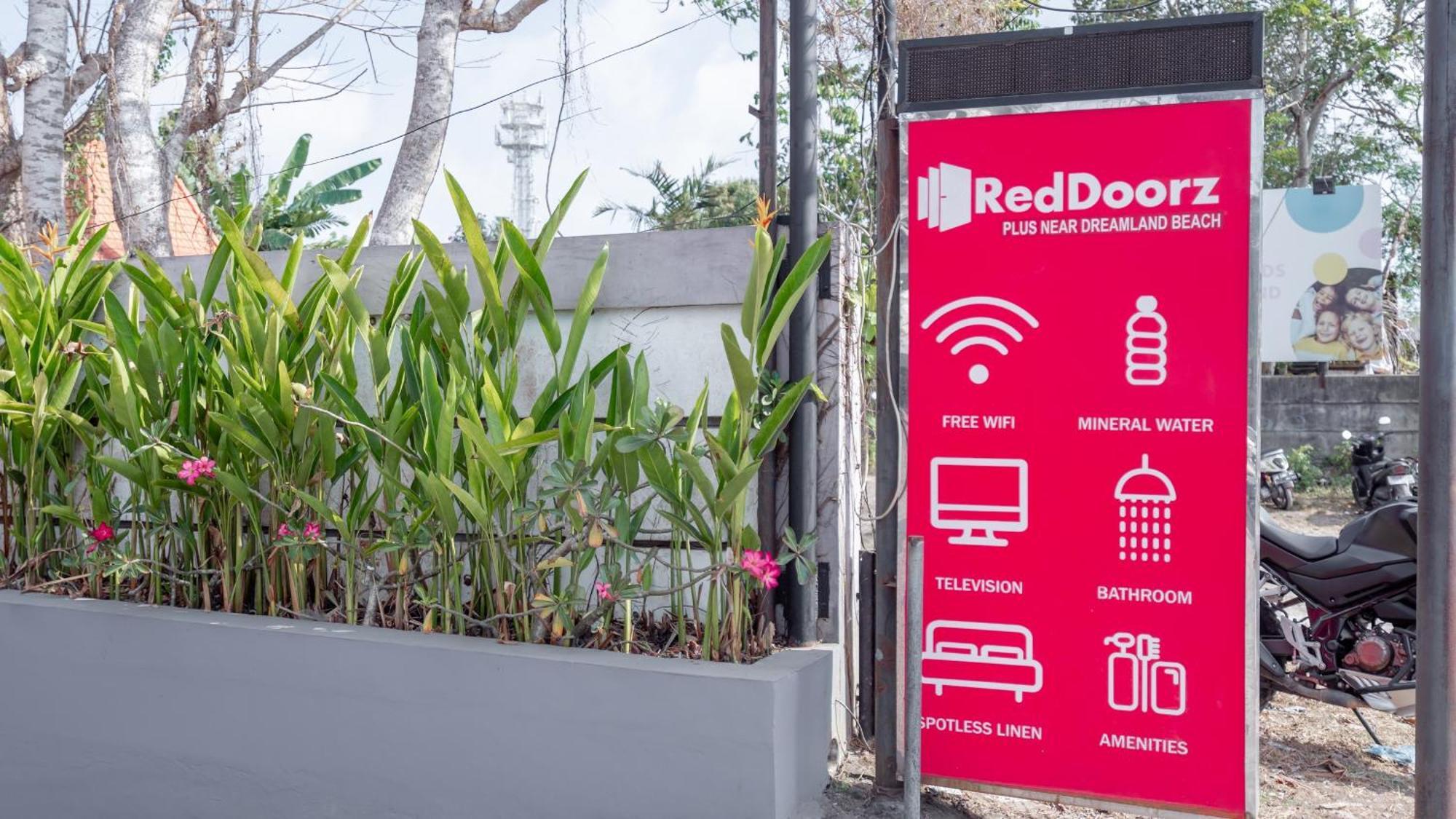 Reddoorz @ Uluwatu Suites Exterior photo