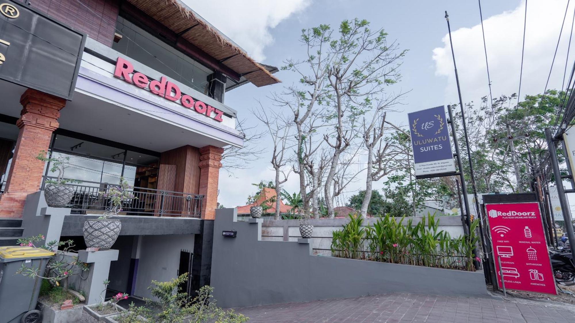 Reddoorz @ Uluwatu Suites Exterior photo